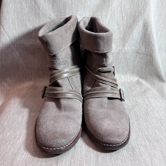 MATISSE Sz 9.5 Prospector Straps Buckles Slip On Suede Flat Heel  Ankle Booties - Picture 2 of 10